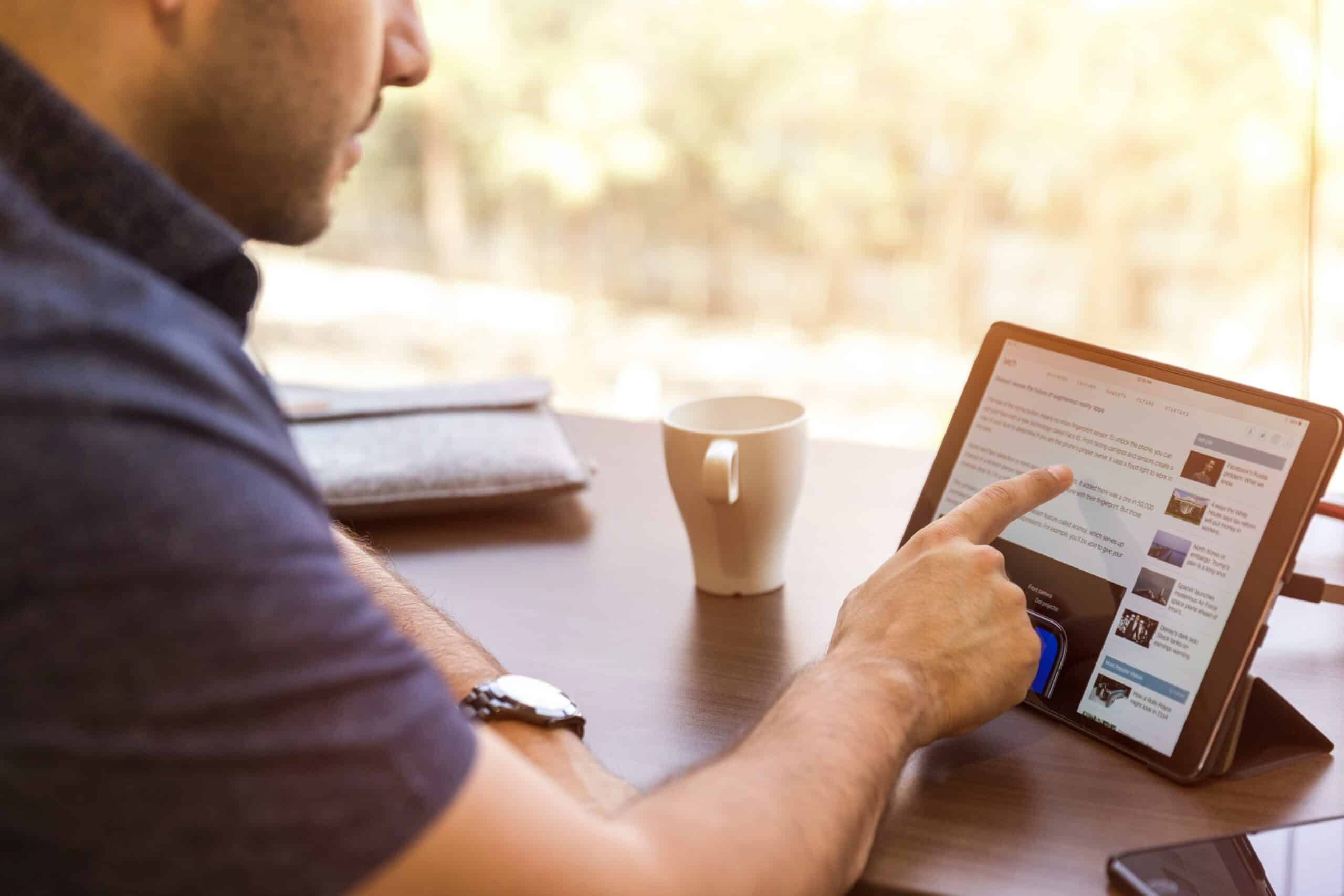 linkedin auf dem tablet
