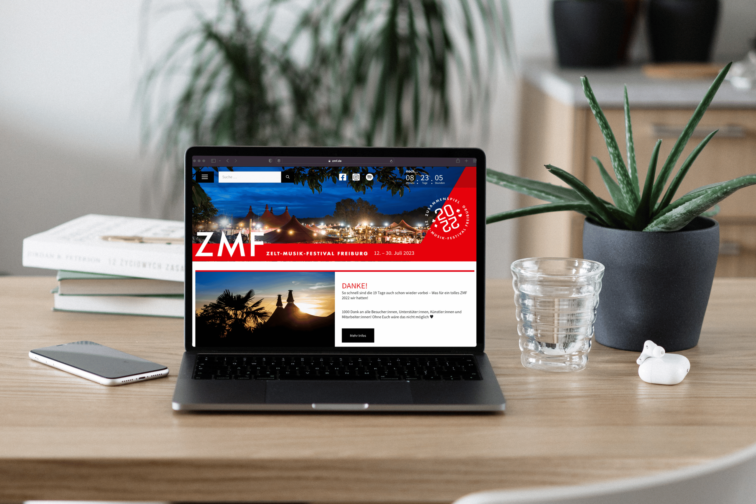ZMF Website auf Laptop